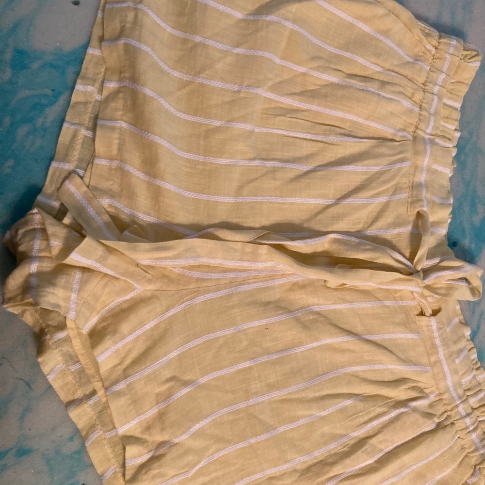 Express High Rise Shortie Yellow - Picture 4 of 5